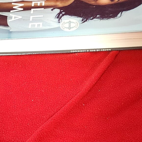 Becoming Michelle Obama Oprah's Book Club Selection 2018 by Michelle Obama - Picture 10 of 16